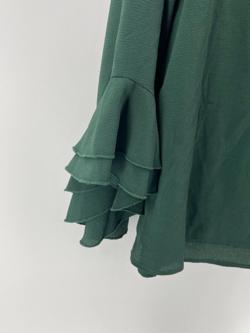 2 Hearts Women's Long Sleeve Green Top Shirt Ruffled Bell Long Sleeve Size Large - Picture 3 of 10